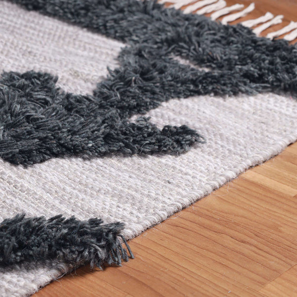 Homeroots 4' X 6' Ivory And Charcoal Wool Geometric Flatweave Handmade Stain Resistant Area Rug With Fringe  Wool 487292