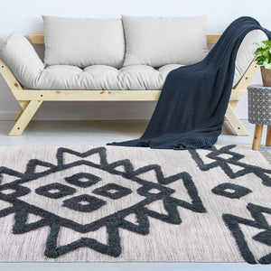 Homeroots 4' X 6' Ivory And Charcoal Wool Geometric Flatweave Handmade Stain Resistant Area Rug With Fringe  Wool 487292