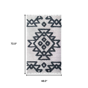 Homeroots 4' X 6' Ivory And Charcoal Wool Geometric Flatweave Handmade Stain Resistant Area Rug With Fringe  Wool 487292