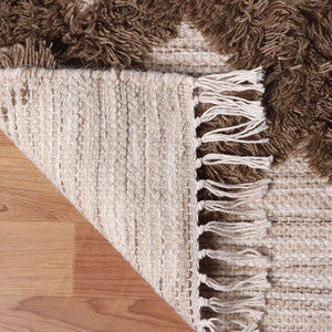 Homeroots 4' X 6' Sand And Taupe Wool Geometric Flatweave Handmade Stain Resistant Area Rug With Fringe  Wool 487293