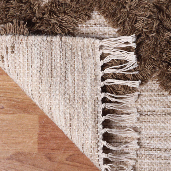 Homeroots 4' X 6' Sand And Taupe Wool Geometric Flatweave Handmade Stain Resistant Area Rug With Fringe  Wool 487293