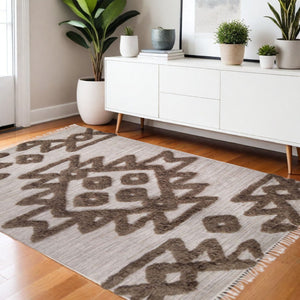 HomeRoots 4' Handmade Wool Geometric Shag Area Rug with Fringe - Boho Style, Stain-Resistant & Durable Design 4' X 6' 487293