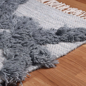 Homeroots 4' X 6' Silver And Grey Wool Geometric Flatweave Handmade Stain Resistant Area Rug With Fringe  Wool 487294