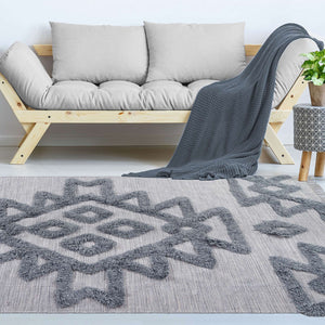 Homeroots 4' X 6' Silver And Grey Wool Geometric Flatweave Handmade Stain Resistant Area Rug With Fringe  Wool 487294
