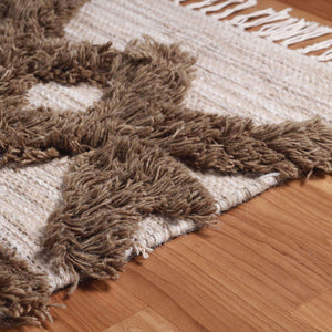 Homeroots 8' X 10' Sand And Taupe Wool Geometric Power Loom Stain Resistant Area Rug With Fringe  Wool 487301