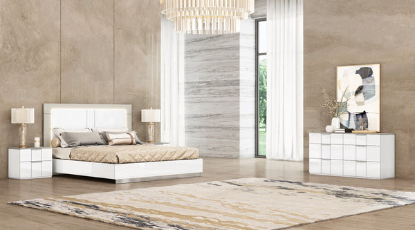 Homeroots 20" White Contemporary Two Drawer Nightstand   487330