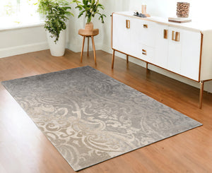 Homeroots 4' X 6' Grey Damask Power Loom Stain Resistant Area Rug  Polyester 487552