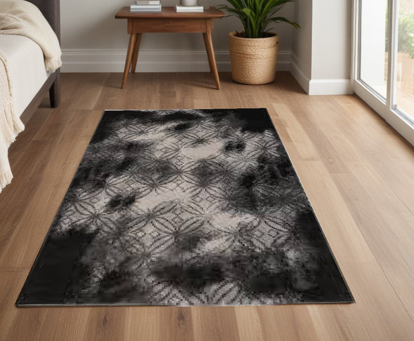 Homeroots 4' X 6' Black Abstract Power Loom Stain Resistant Area Rug  Polyester 487554