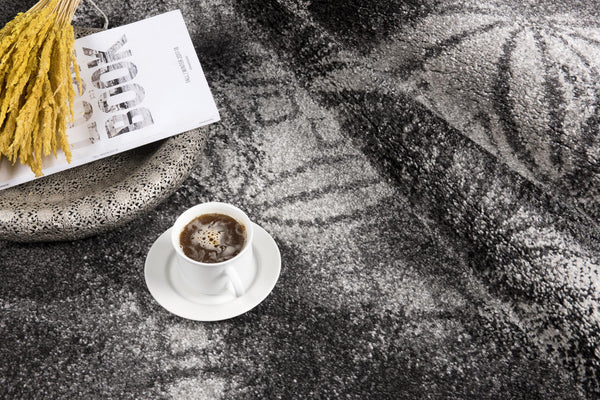 Homeroots 4' X 6' Black Abstract Power Loom Stain Resistant Area Rug  Polyester 487554