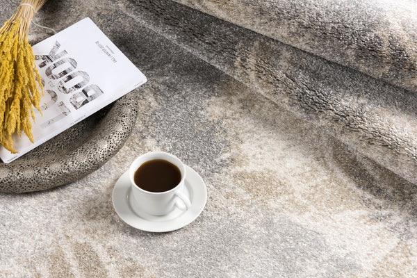 Homeroots 4' X 6' Light Grey Abstract Power Loom Stain Resistant Area Rug  Polyester 487556