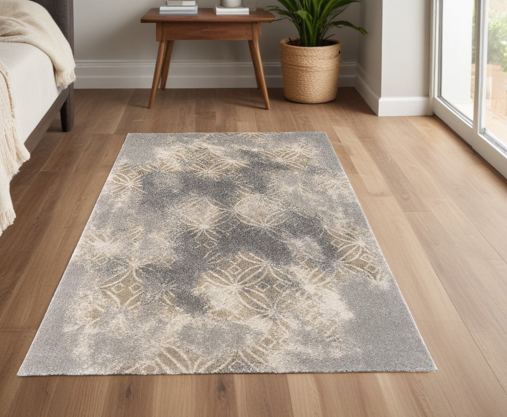 Homeroots 4' X 6' Light Grey Abstract Power Loom Stain Resistant Area Rug  Polyester 487556