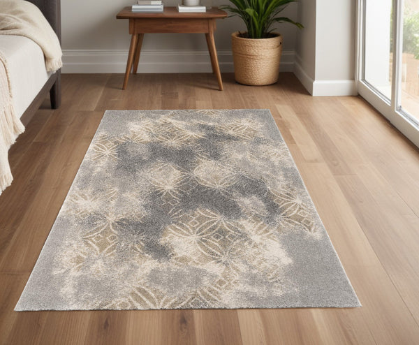 Homeroots 4' X 6' Light Grey Abstract Power Loom Stain Resistant Area Rug  Polyester 487556