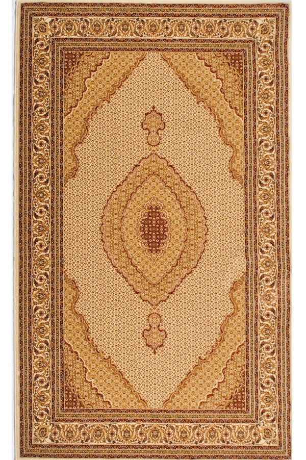 HomeRoots 4' Timeless Beige and Ivory Oriental Area Rug – Durable, Stain-Resistant, Perfect for Any Space! 4' X 6' Rectangle 487558