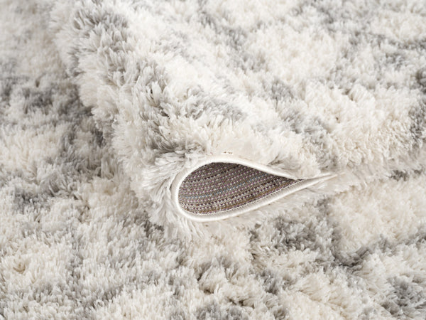 Homeroots 5' X 8' Gray And Ivory Southwestern Shag Power Loom Area Rug  Polyester 487566