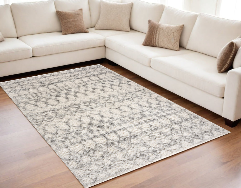 Homeroots 5' X 8' Gray And Ivory Southwestern Shag Power Loom Area Rug  Polyester 487566