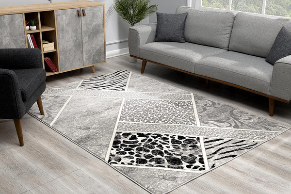 Homeroots 4' X 6' Grey Geometric Power Loom Stain Resistant Area Rug  Olefin 487574