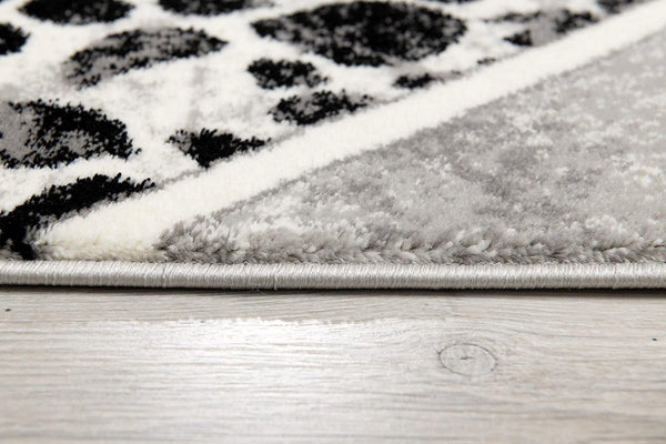 Homeroots 4' X 6' Grey Geometric Power Loom Stain Resistant Area Rug  Olefin 487574