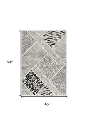 Homeroots 4' X 6' Grey Geometric Power Loom Stain Resistant Area Rug  Olefin 487574