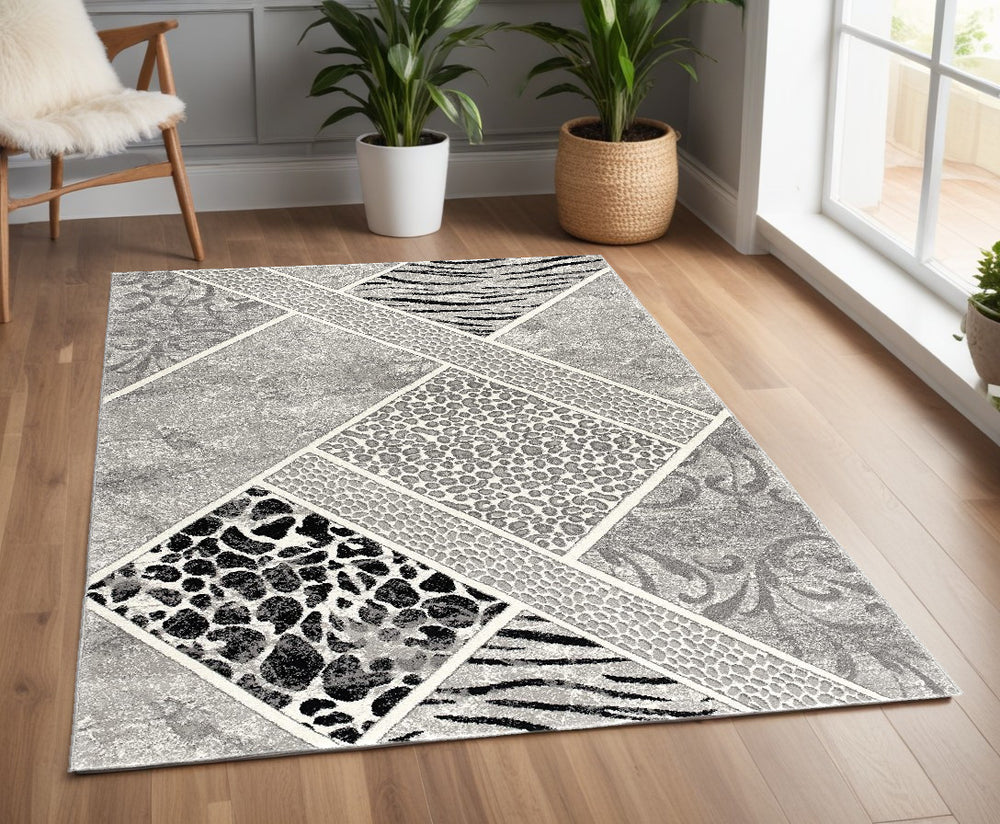 Homeroots 4' X 6' Grey Geometric Power Loom Stain Resistant Area Rug  Olefin 487574
