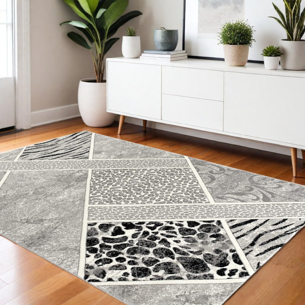 HomeRoots 4' Grey Geometric Area Rug - Power Loomed, Stain Resistant, Modern Design for Home Décor Style 4' X 6' 487574