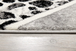 Homeroots 8' X 11' Grey Geometric Power Loom Stain Resistant Area Rug  Olefin 487576