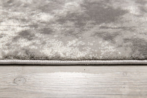 HomeRoots 4' Gray and Ivory Damask Area Rug - Timeless Elegance, Machine Washable, Durable for High-Traffic Areas 4' X 6' 487579