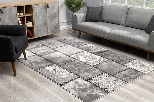 HomeRoots 4' Gray and Ivory Damask Area Rug - Timeless Elegance, Machine Washable, Durable for High-Traffic Areas 5' X 8' 487580