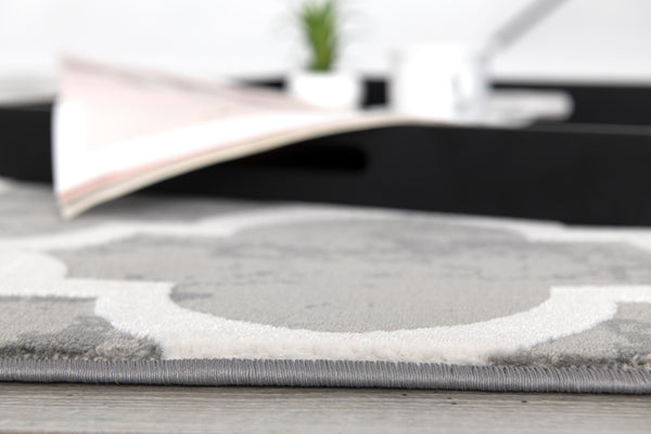 Homeroots 5' X 8' Grey Geometric Power Loom Stain Resistant Area Rug  Olefin,Cotton 487587