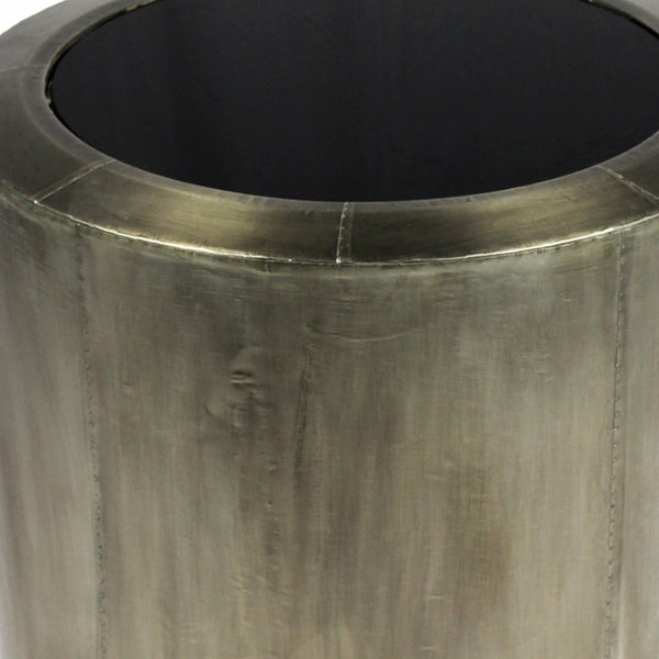 Homeroots 24" Silver And Black Glass And Metal Round End Table   488522