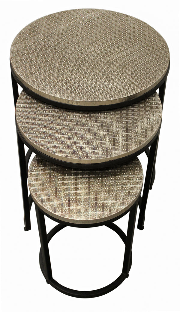 Homeroots Set Of Three 19" Black And Silver Round Nested Tables   488533