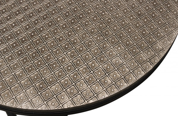 Homeroots Set Of Three 19" Black And Silver Round Nested Tables   488533