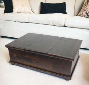 HomeRoots 40" Rustic Solid Wood Lift-Top Coffee Table with Distressed Finish & Hidden Storage Compartment 488785