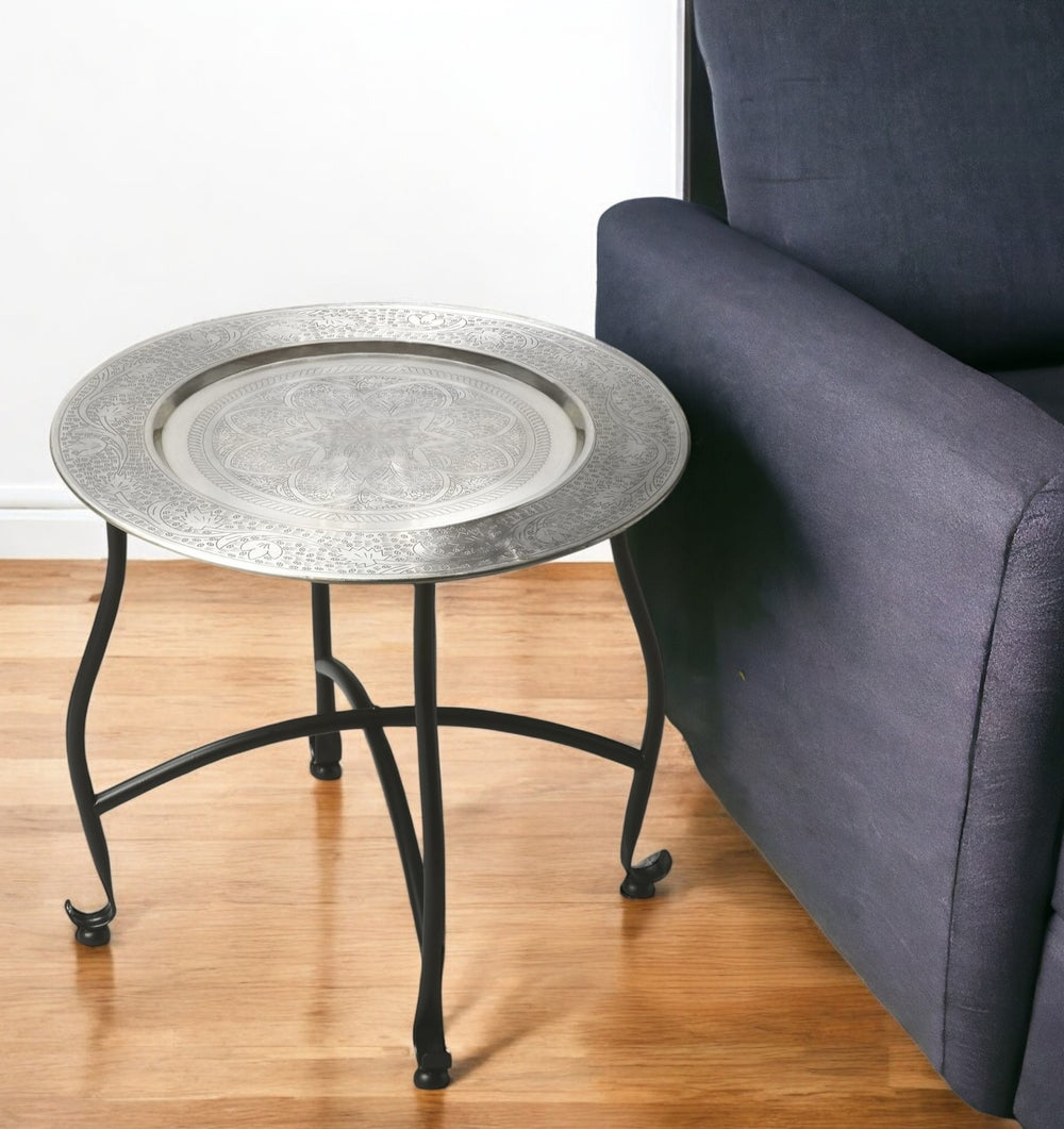 Homeroots 14" Black And Silver Aluminum Round End Table   488905