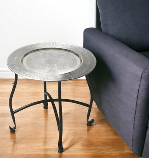 Homeroots 14" Black And Silver Aluminum Round End Table   488905