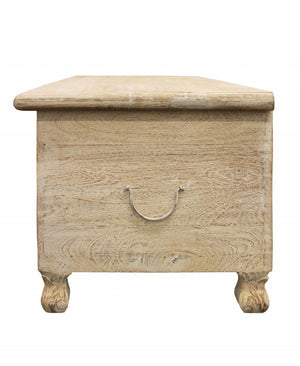 Homeroots 46" Antique White Solid Carved Wood Scroll Bench With Flip Top  Solid Wood 489210