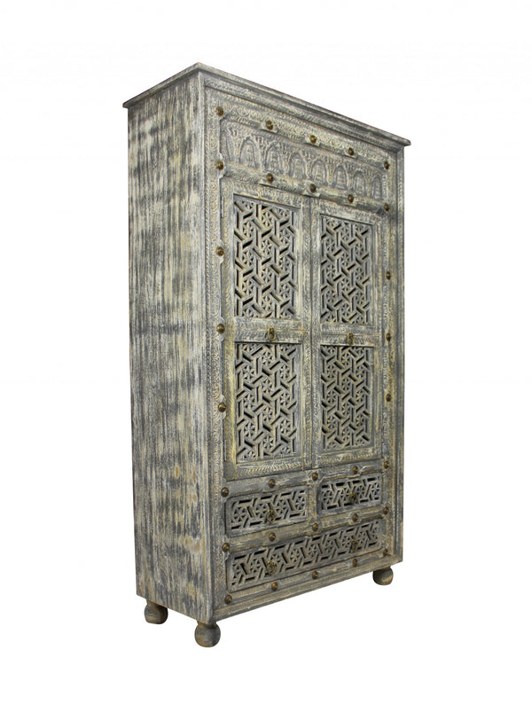 Homeroots 42" Aged Gray Solid Wood Three Drawer Gentleman's Chest  Solid Wood 489221