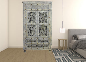 Homeroots 42" Aged Gray Solid Wood Three Drawer Gentleman's Chest  Solid Wood 489221