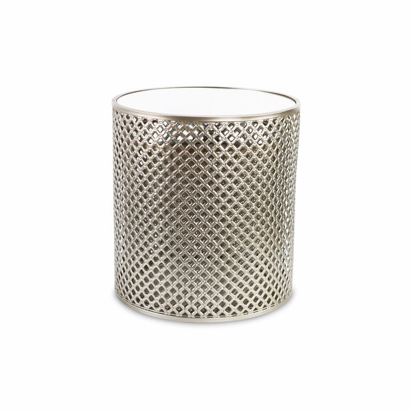 Homeroots Set Of Two 21" Silver And White Mirrored Round Mirrored Nested Tables   489333