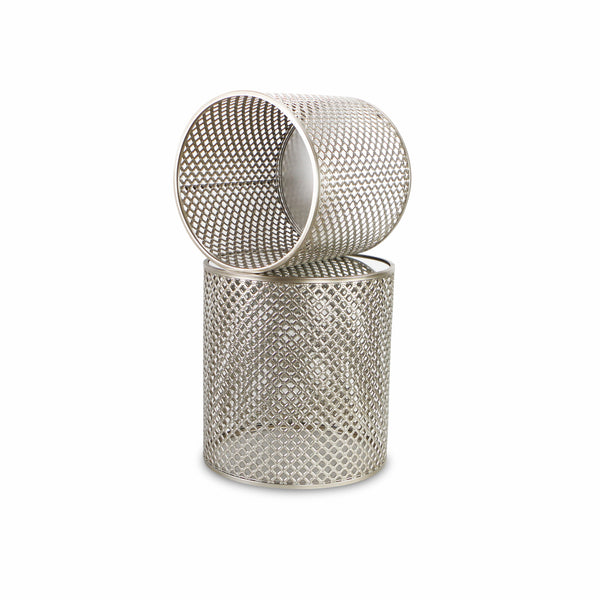 Homeroots Set Of Two 21" Silver And White Mirrored Round Mirrored Nested Tables   489333