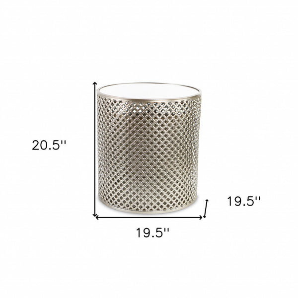 Homeroots Set Of Two 21" Silver And White Mirrored Round Mirrored Nested Tables   489333