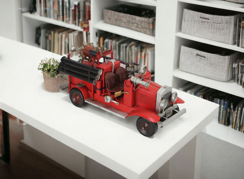 Homeroots 8" Red And Black Metal Hand Painted 1927's Fire Engine Model Car  Metal 489404