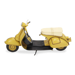 Homeroots 9" Yellow And Black Metal Hand Painted 1959 Yellow Scooter Model Motorcycle  Metal 489435