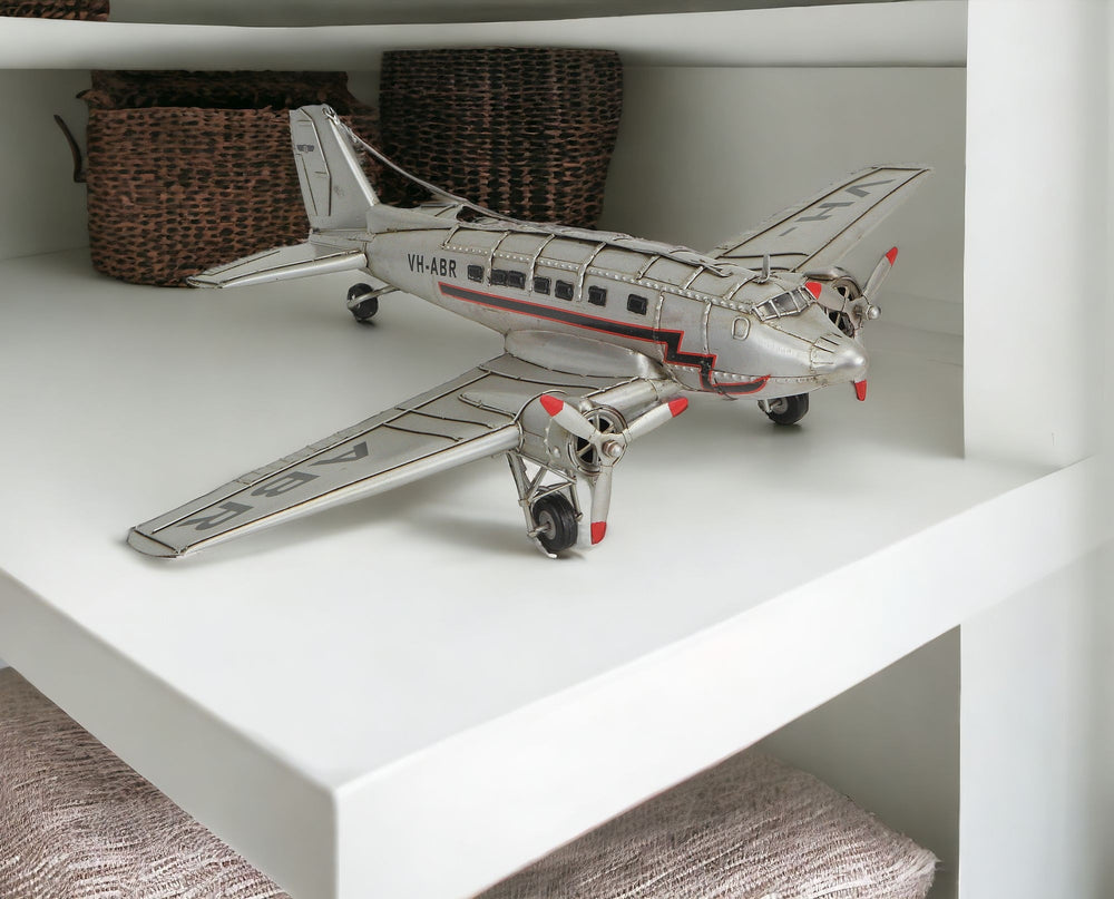 Homeroots 6" Black And Silver Metal Hand Painted Douglas Dc 3 Airliner Model Airplane  Metal 489454