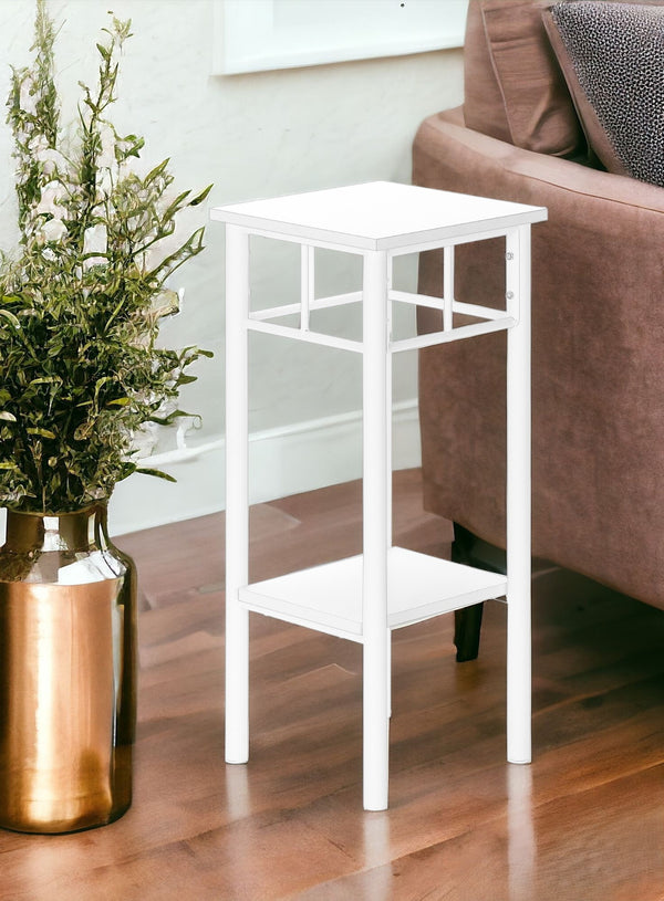 Homeroots 28" White Square End Table With Shelf   489660