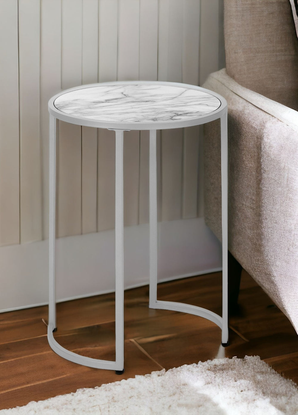 Homeroots 24" Silver And White Round End Table   489666