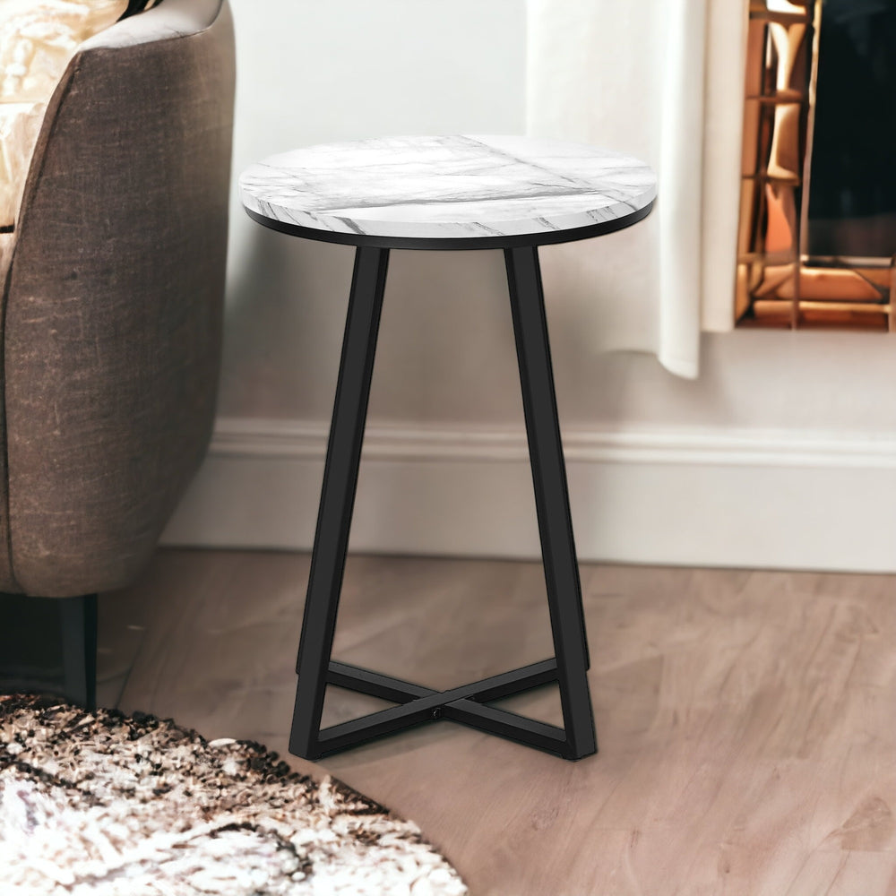 Homeroots 22" Black And White Round End Table   489671