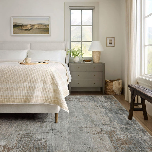 HomeRoots 5' Beige Abstract Area Rug - Stain Resistant, Durable Power-Loomed Design for Modern Homes 5' X 8' 490437