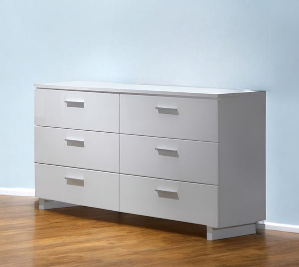 Homeroots 63" White Six Drawer Double Dresser  Manufactured Wood 490463