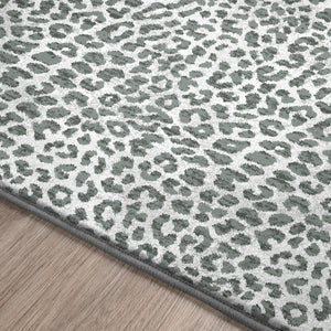 Homeroots 8' X 8' Grey Leopard Print Round Shag Handmade Non Skid Area Rug  Polyester 491660