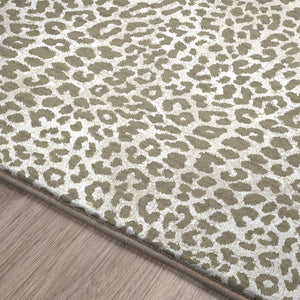 Homeroots 5' X 8' Beige And Cream Leopard  Print Shag Handmade Non Skid Area Rug  Polyester 491676